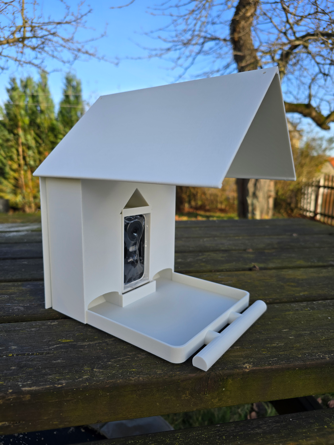 Bird feeder with Camera