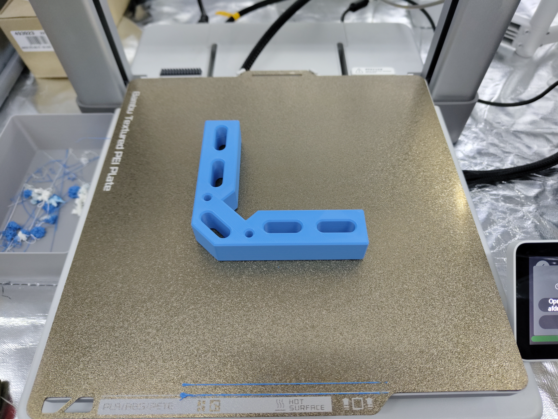Sturdy 90 degree corner profile (clampable)