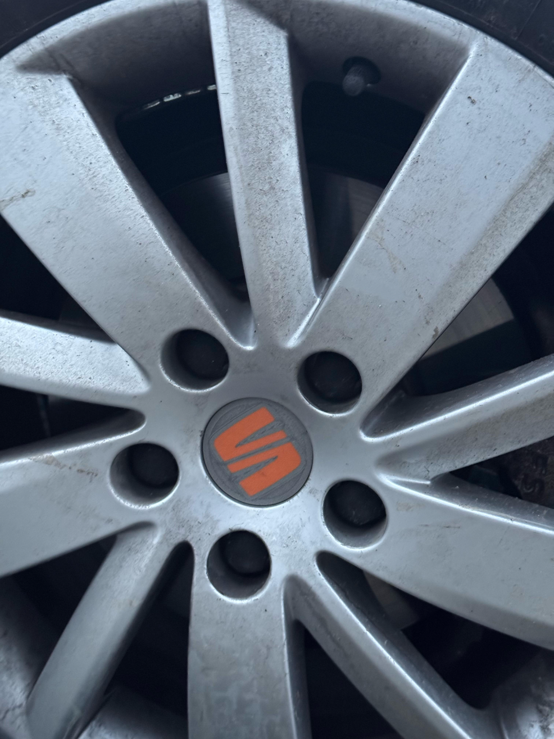 Seat Leon 5f wheel center covers hub caps 56mm