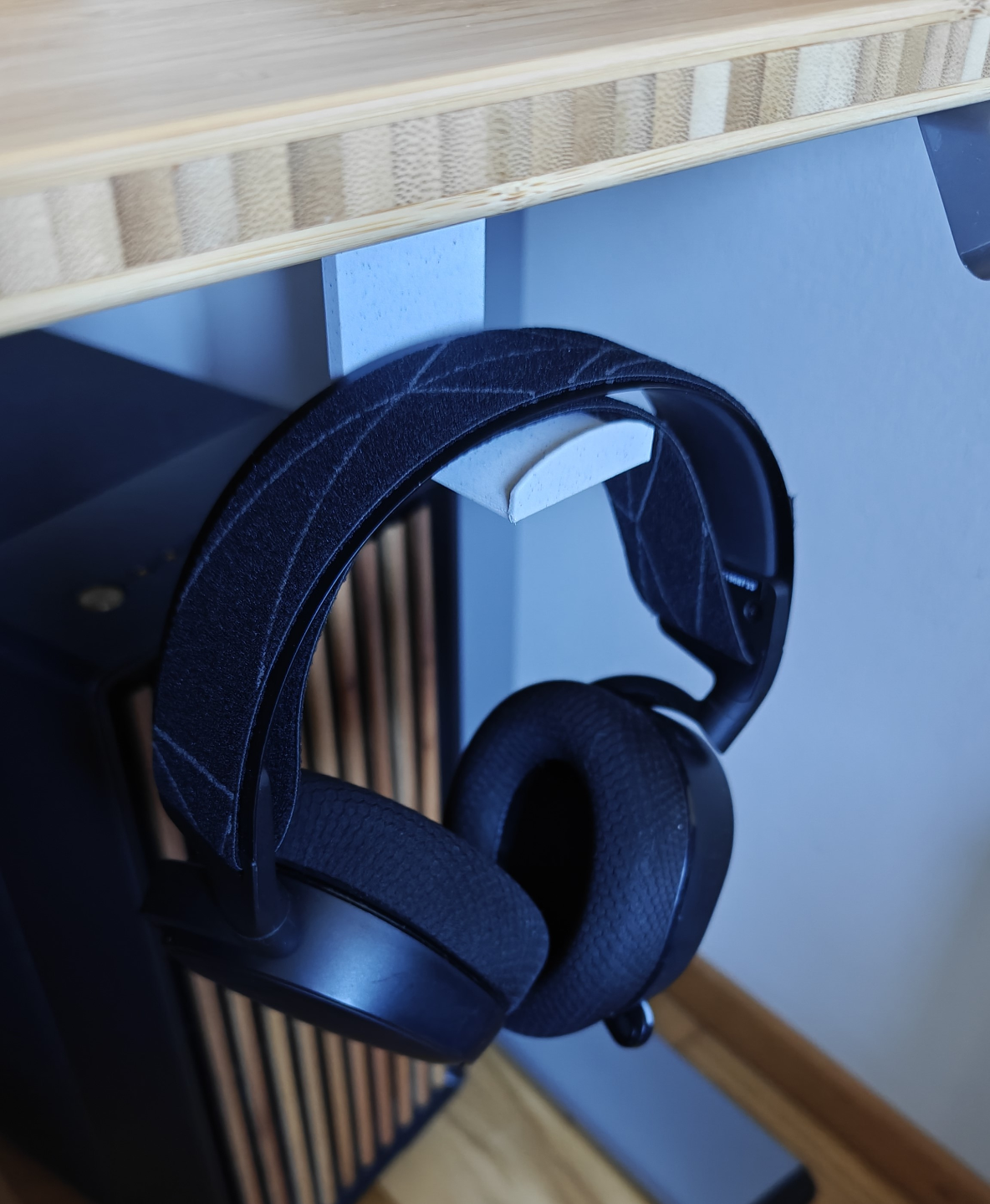 Under-desk Headphone and Cable Holder - No Screws!