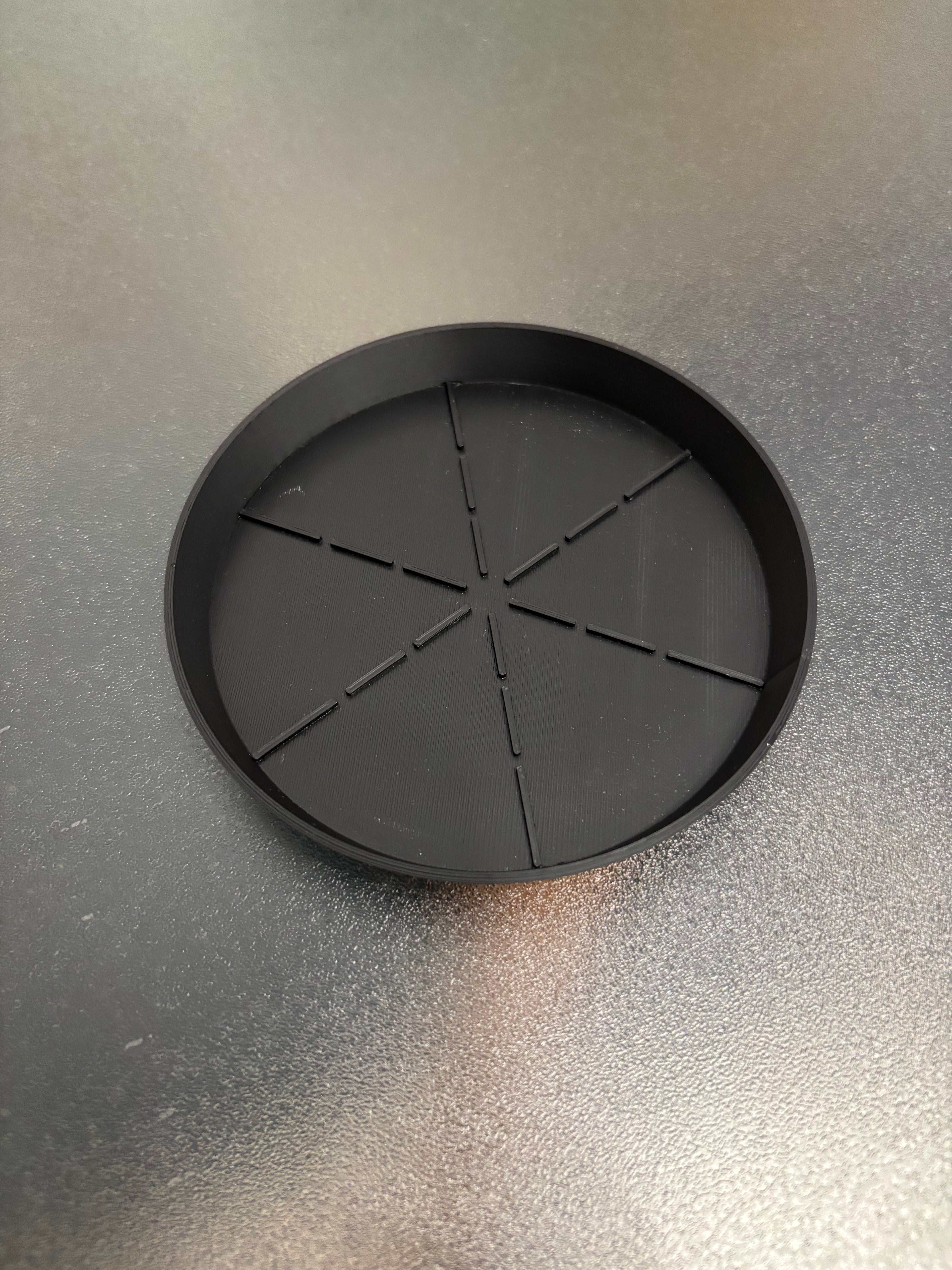 Flower pot tray