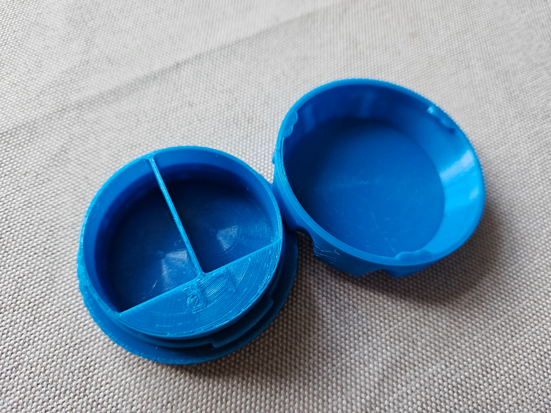 Earplug case twist lock | No supports