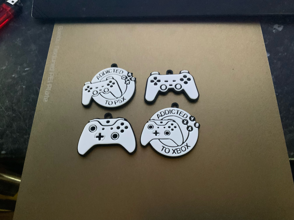 addicted to set keychains/charms (free commercial)