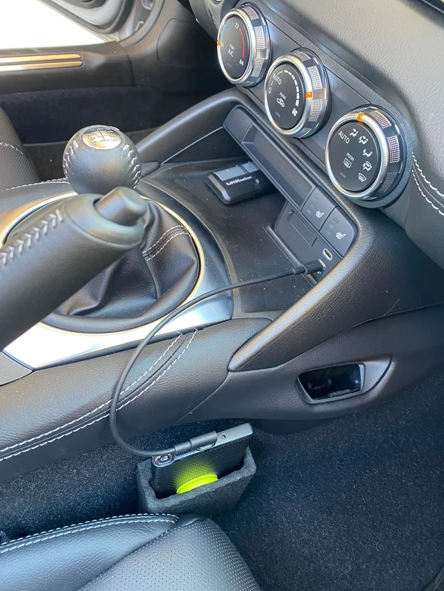 Car Phone Holder - Keep your phone out of sight