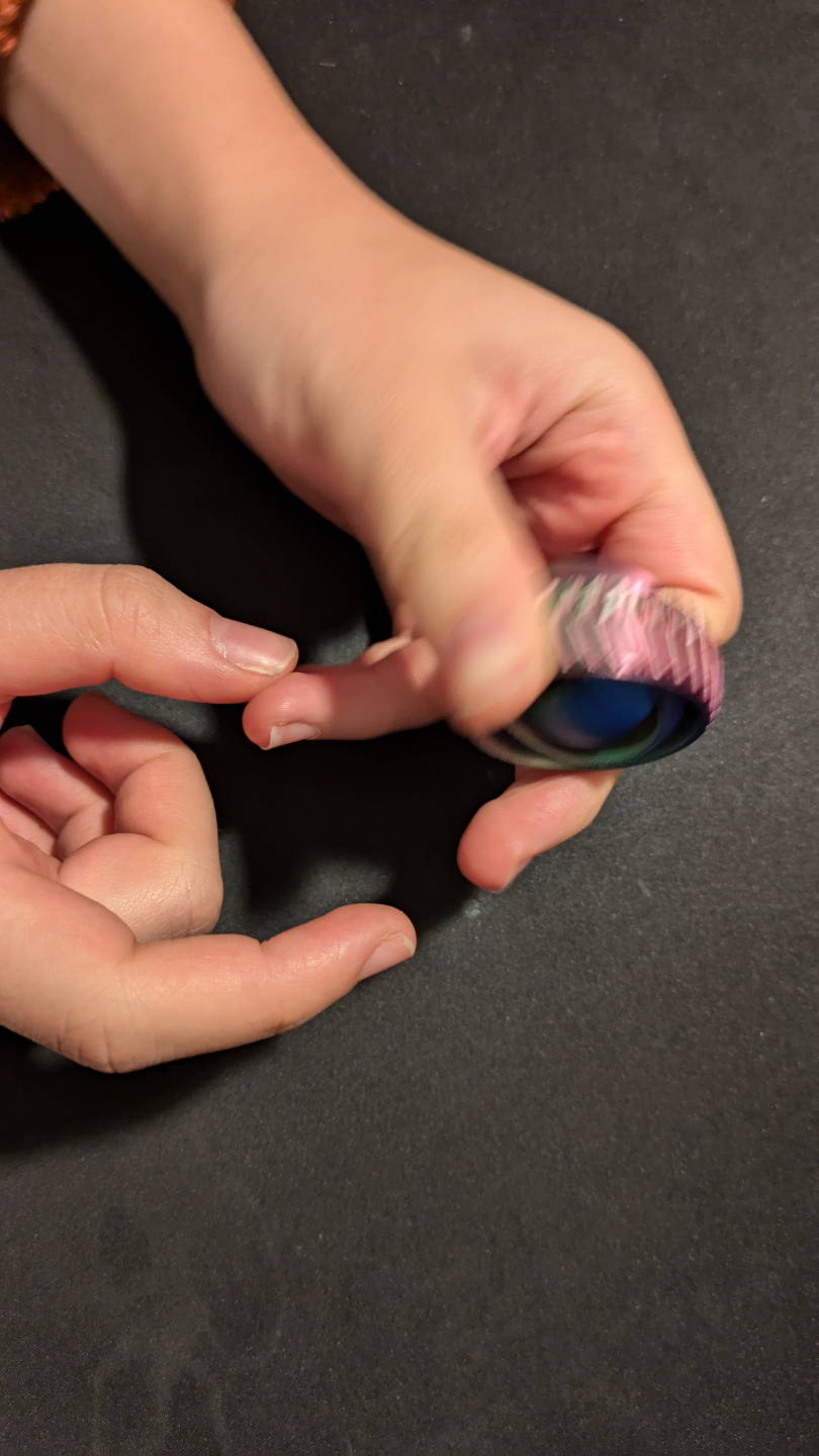 Finger spinner