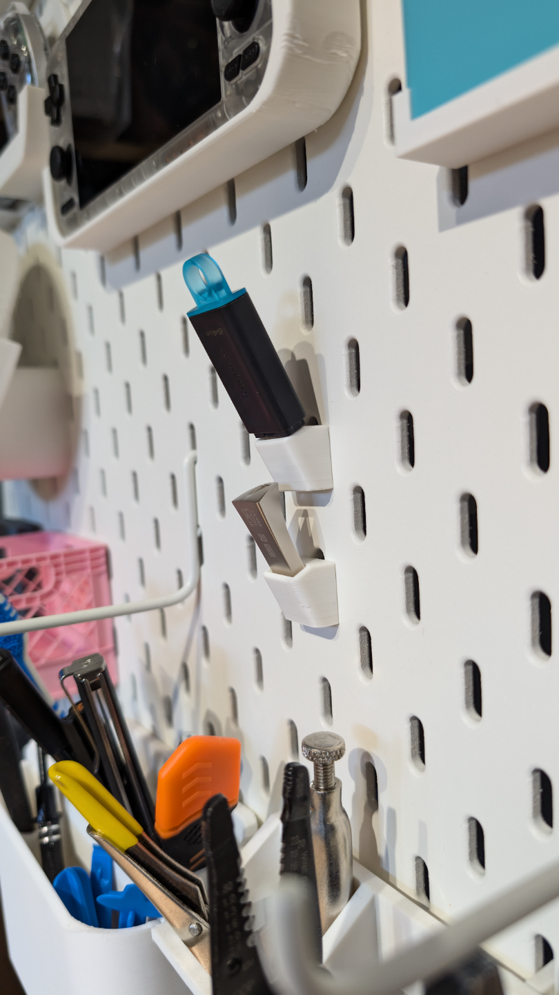 Single USB stick holder for IKEA Skadis