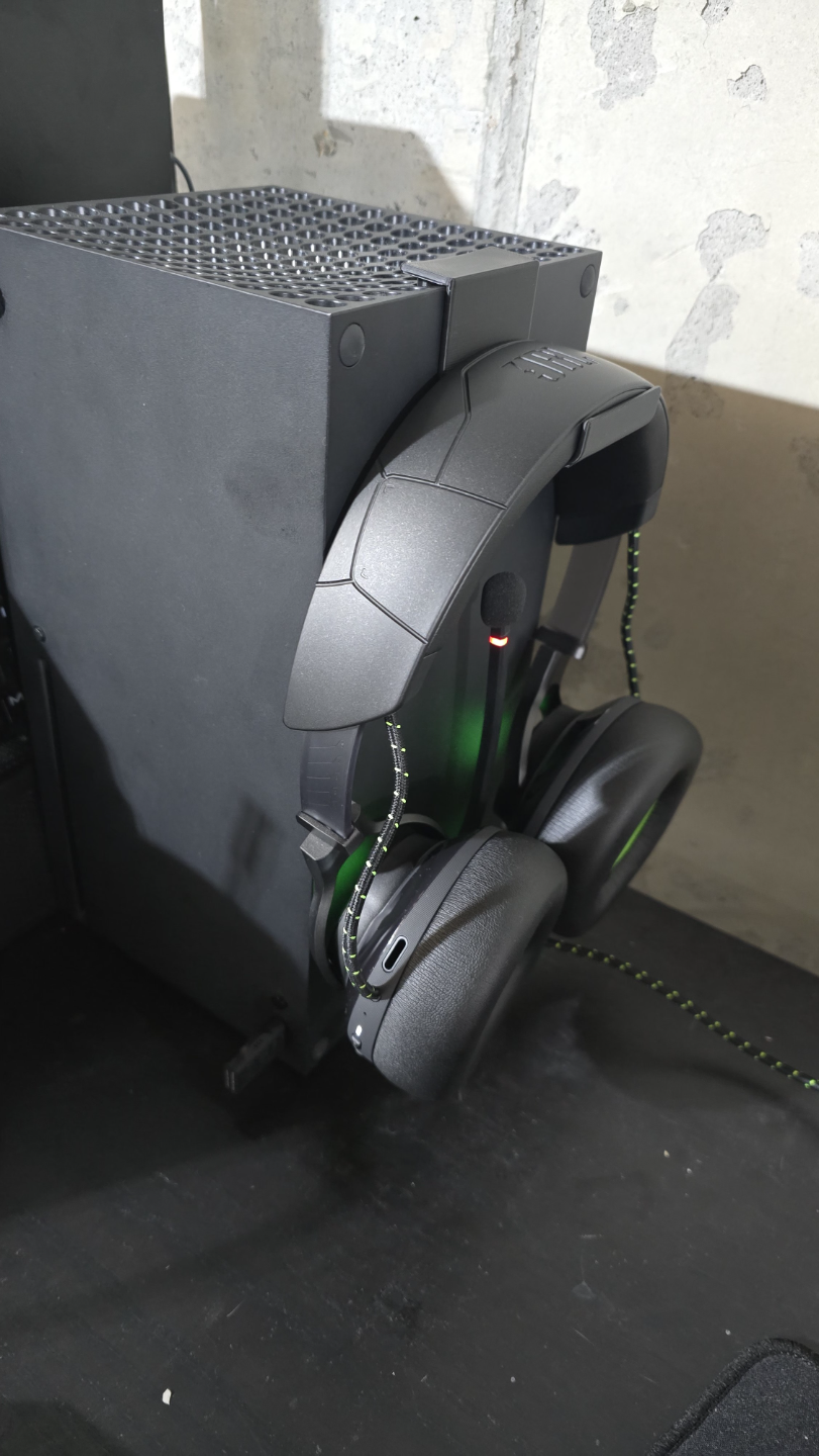 Xbox series X headphone hook