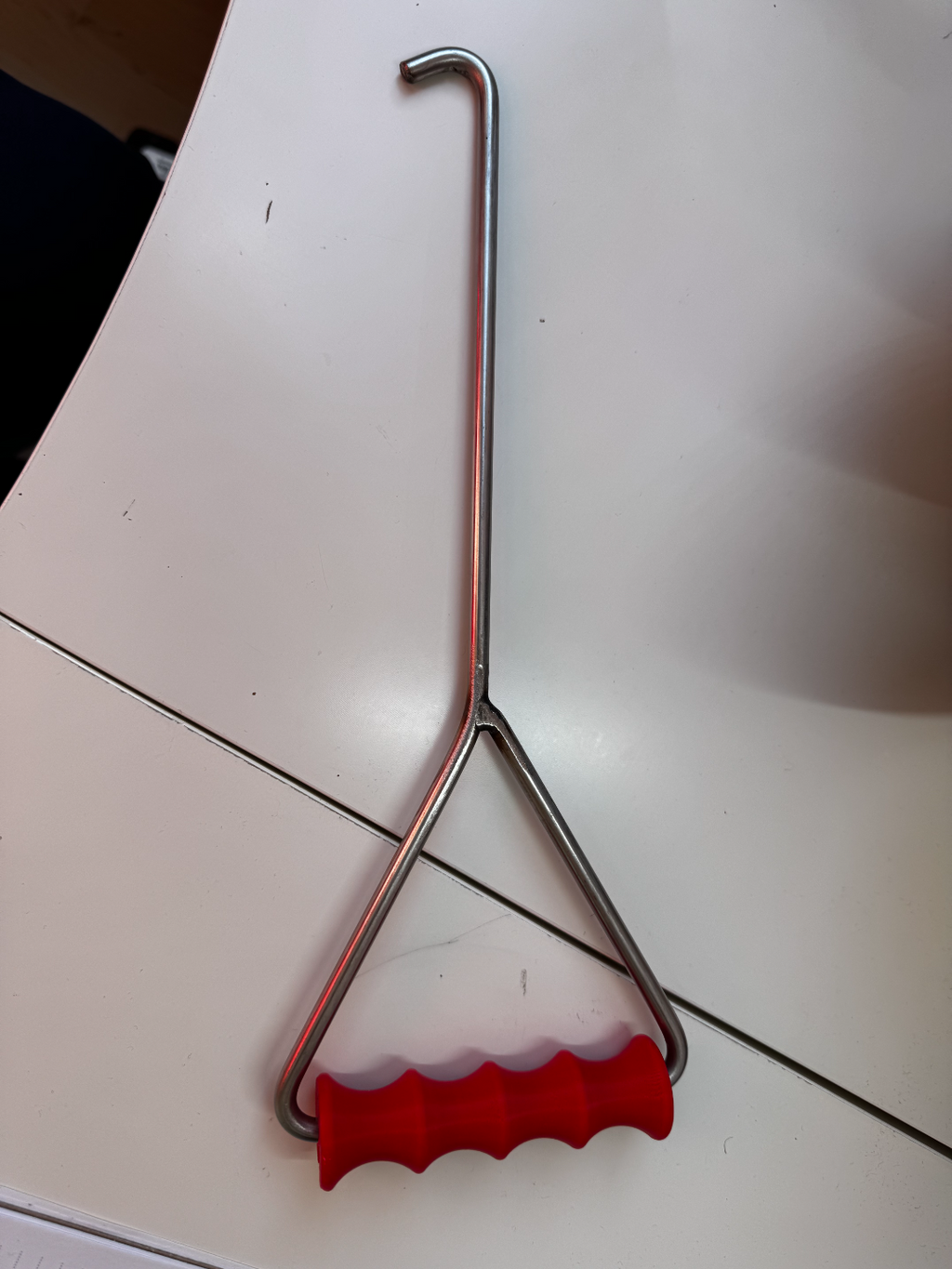 Handle wire hook
