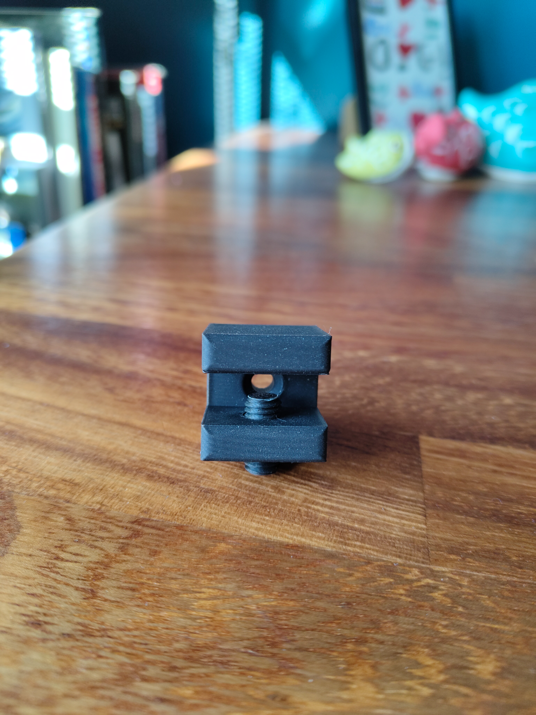 Floating glass shelf bracket