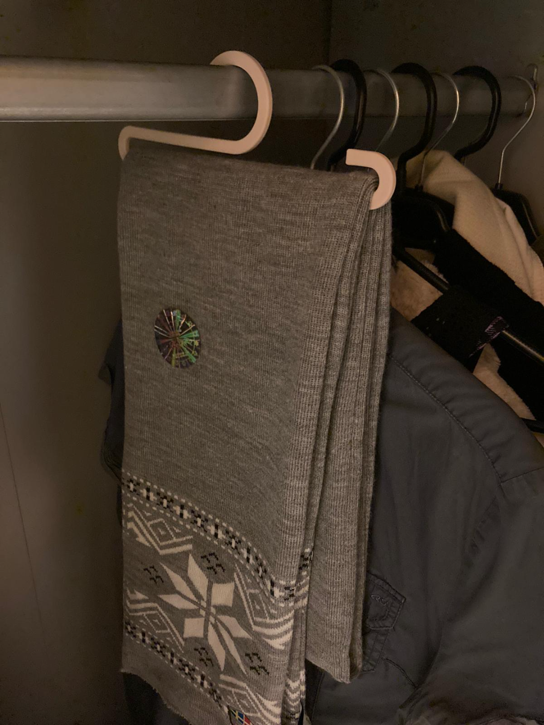 Scarf hanger - Hanger for a Scarf