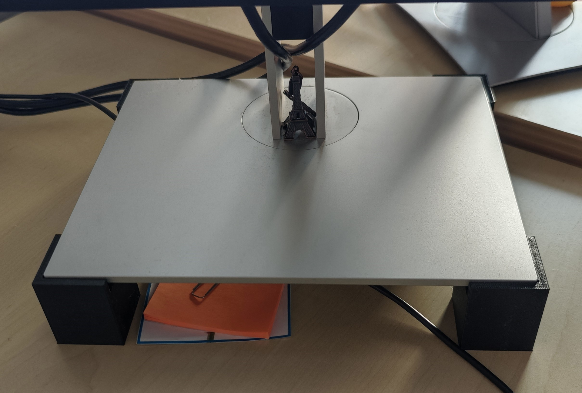 Simple monitor stand/riser/lifter