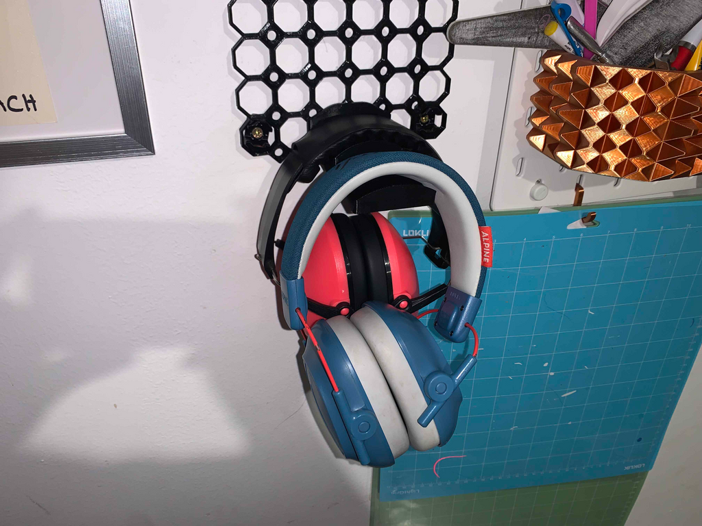simple multiboard double headphone holder