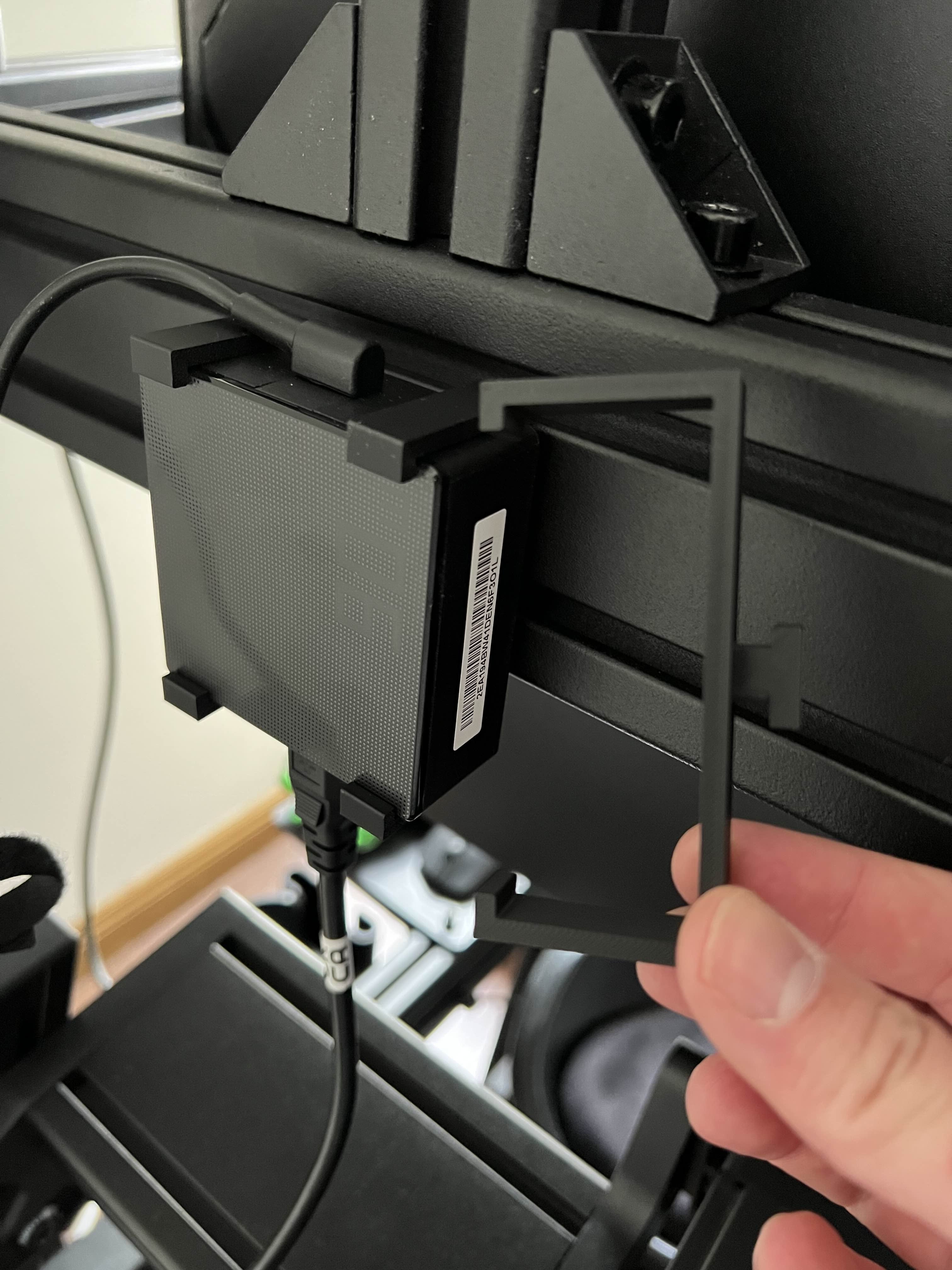 Twist in aluminium profile bracket - Customisable!