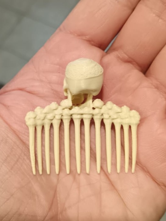 Bones hair comb 002