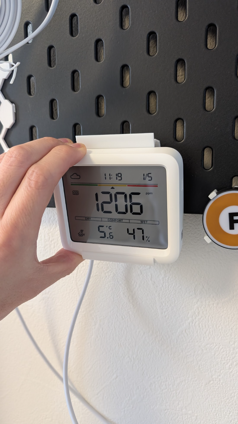 Switchbot CO2 Sensor mount for Ikea Skådis
