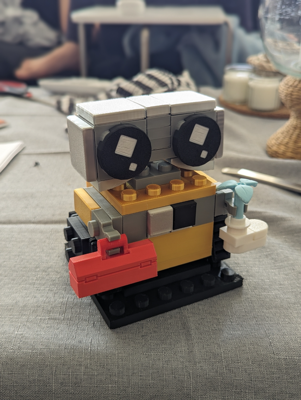 2x scale Leg0 brick WALL-E