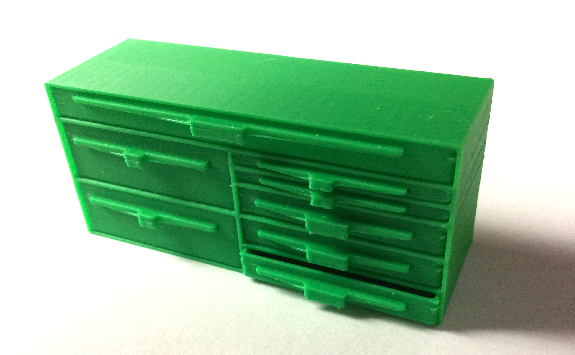 Toolkitbox 1:32 with drawers to open and close