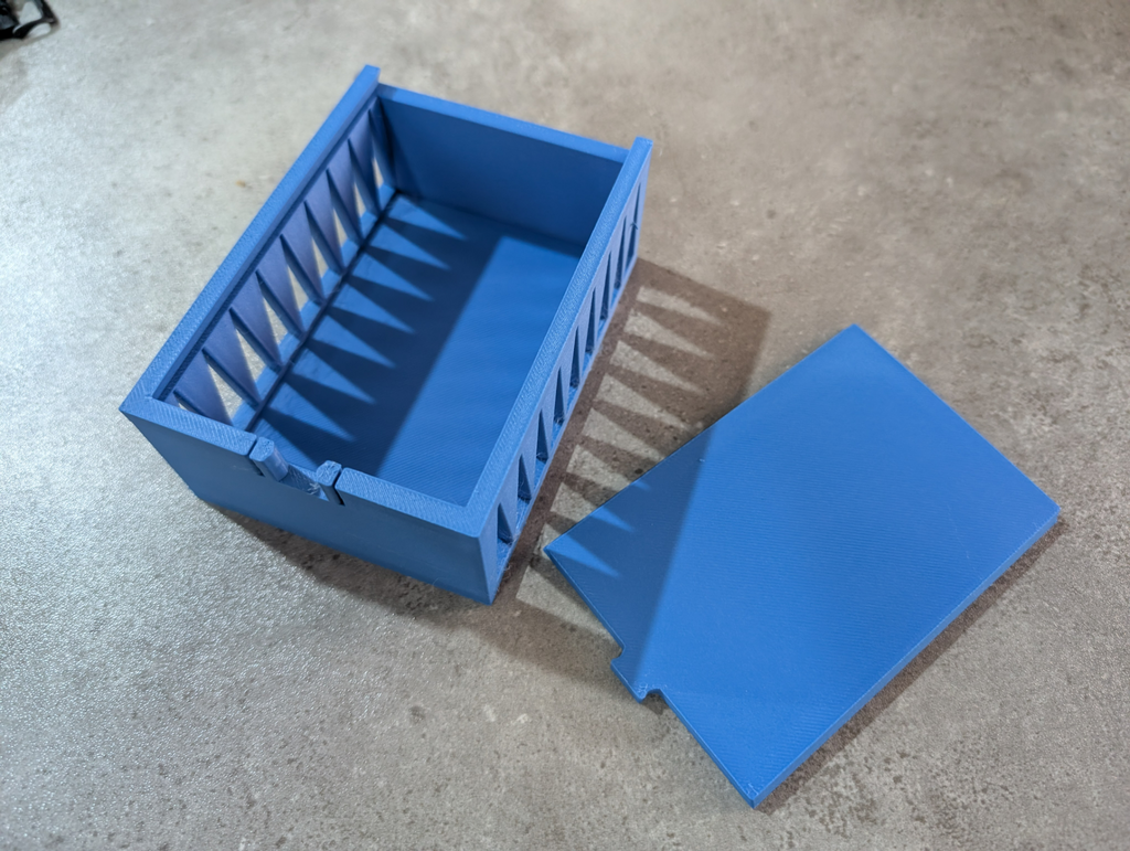 Box with Sliding Lid and snapping lock