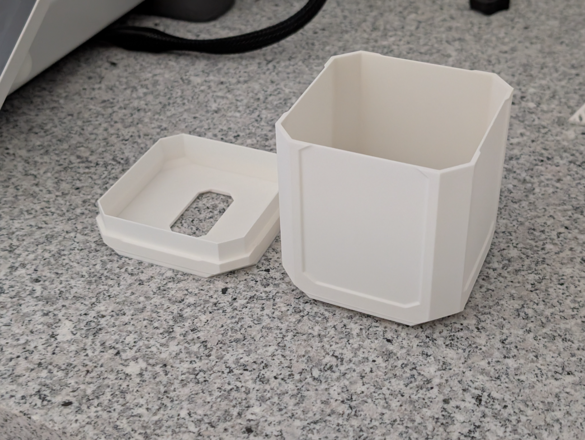 Schreibtisch Mülleimer