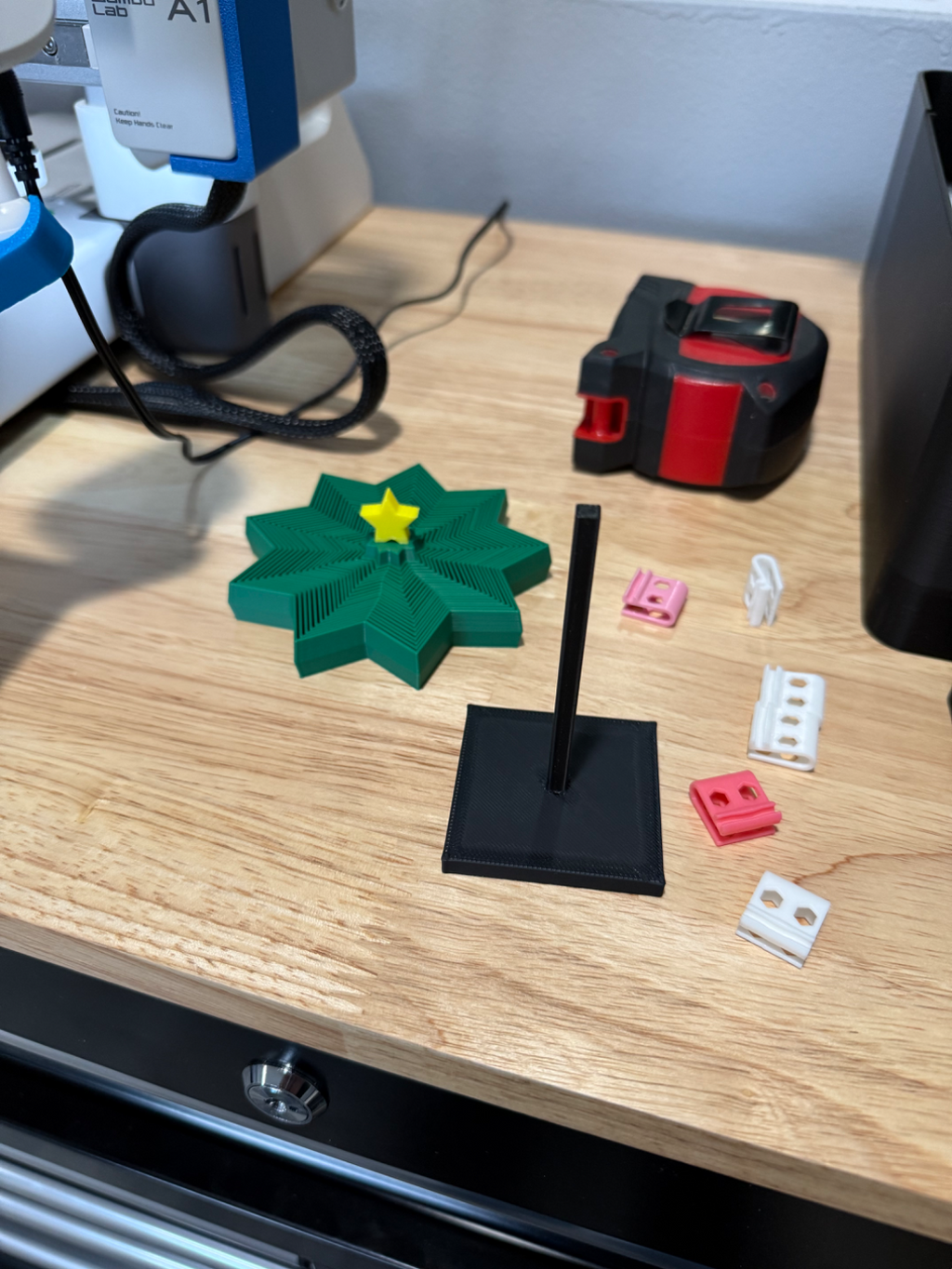Simple Stand for Christmas Tree Expanding Fidget