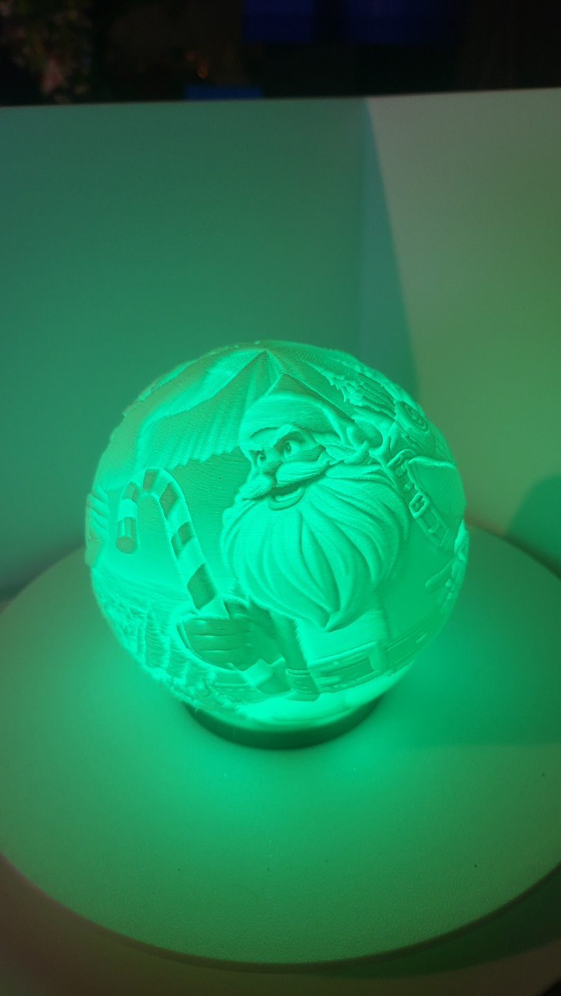 Lithophane Sphere - Grinch vs Santa