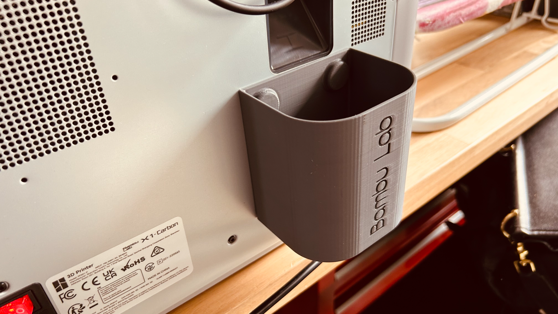 Filament catch can with 4 magnets (12x3, round) for X1C, P1P and P1S. Simple but effective.