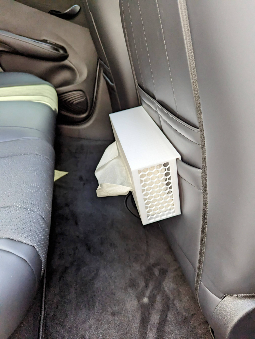 Car backseat pocket tissue box [no support]