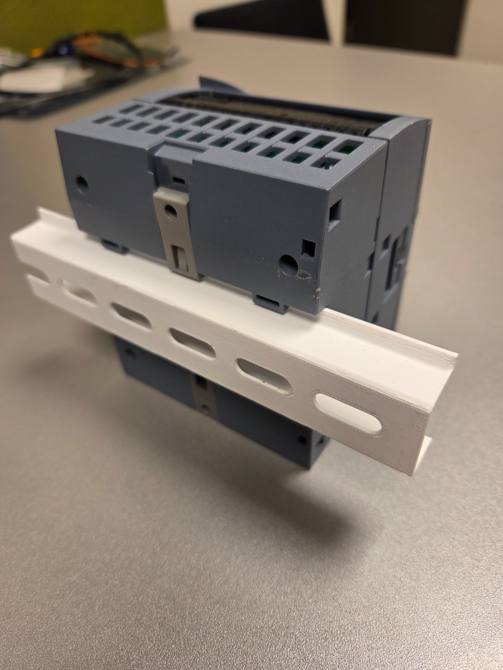 DIN Rail IEC/EN 60715 (127mm)
