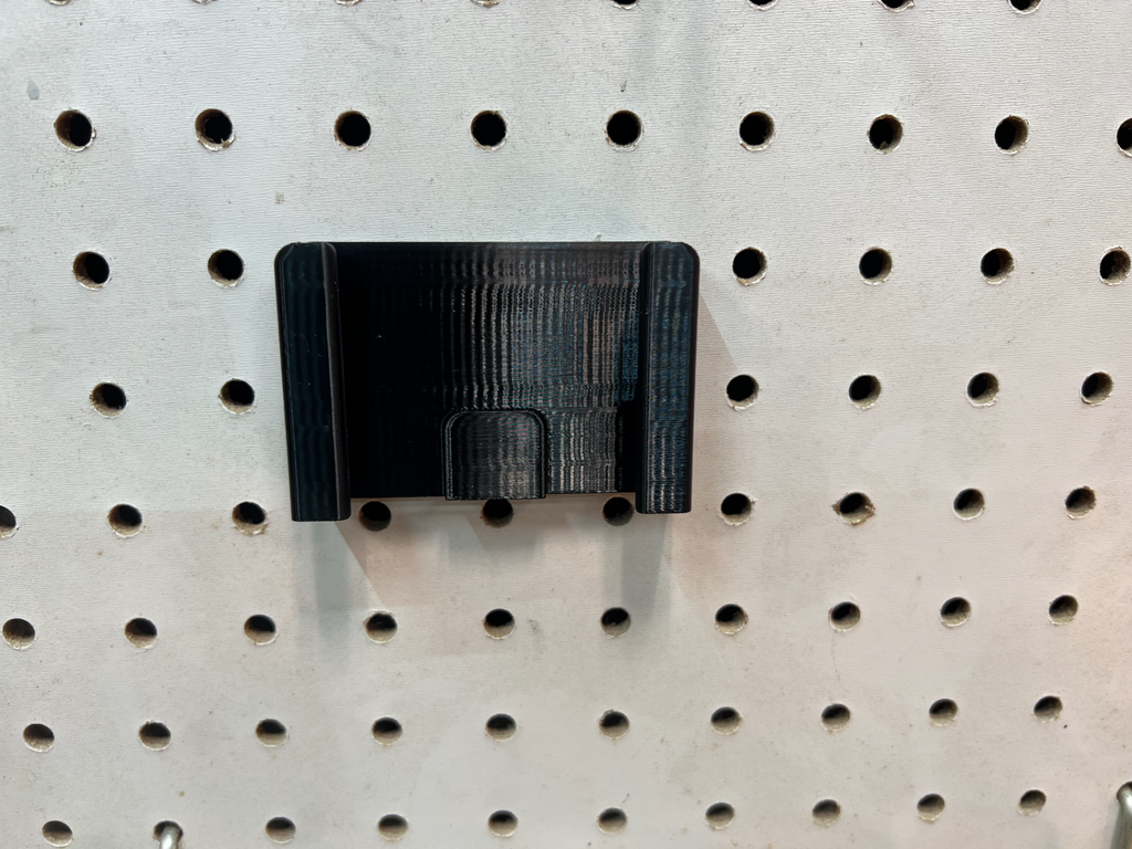 Makita 18V battery holder for Pegboard-latch free