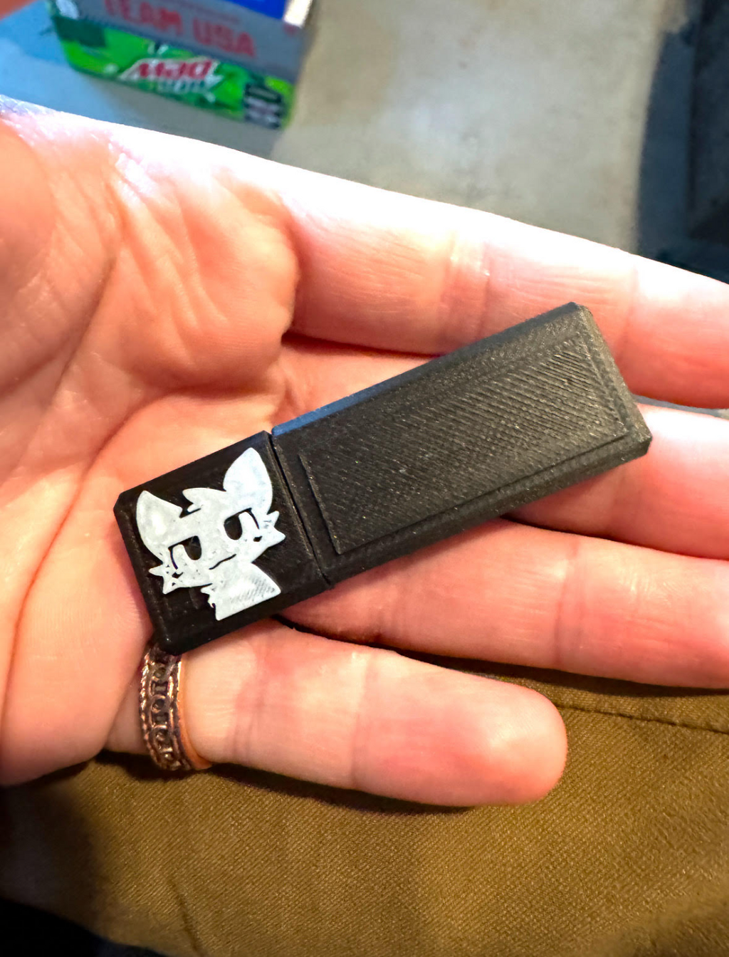 Boy Kisser usb drive