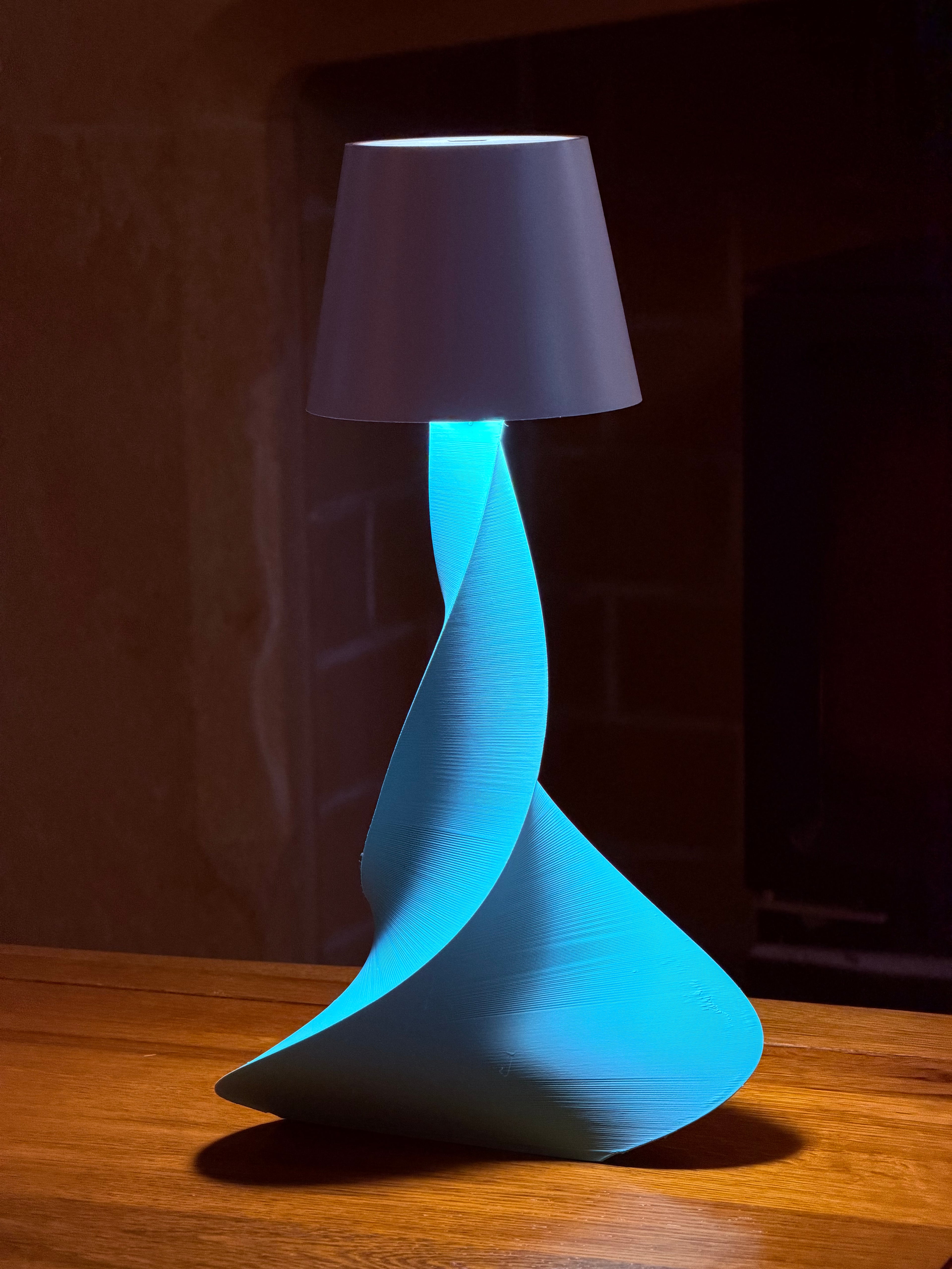 Propeller Twist Lamp