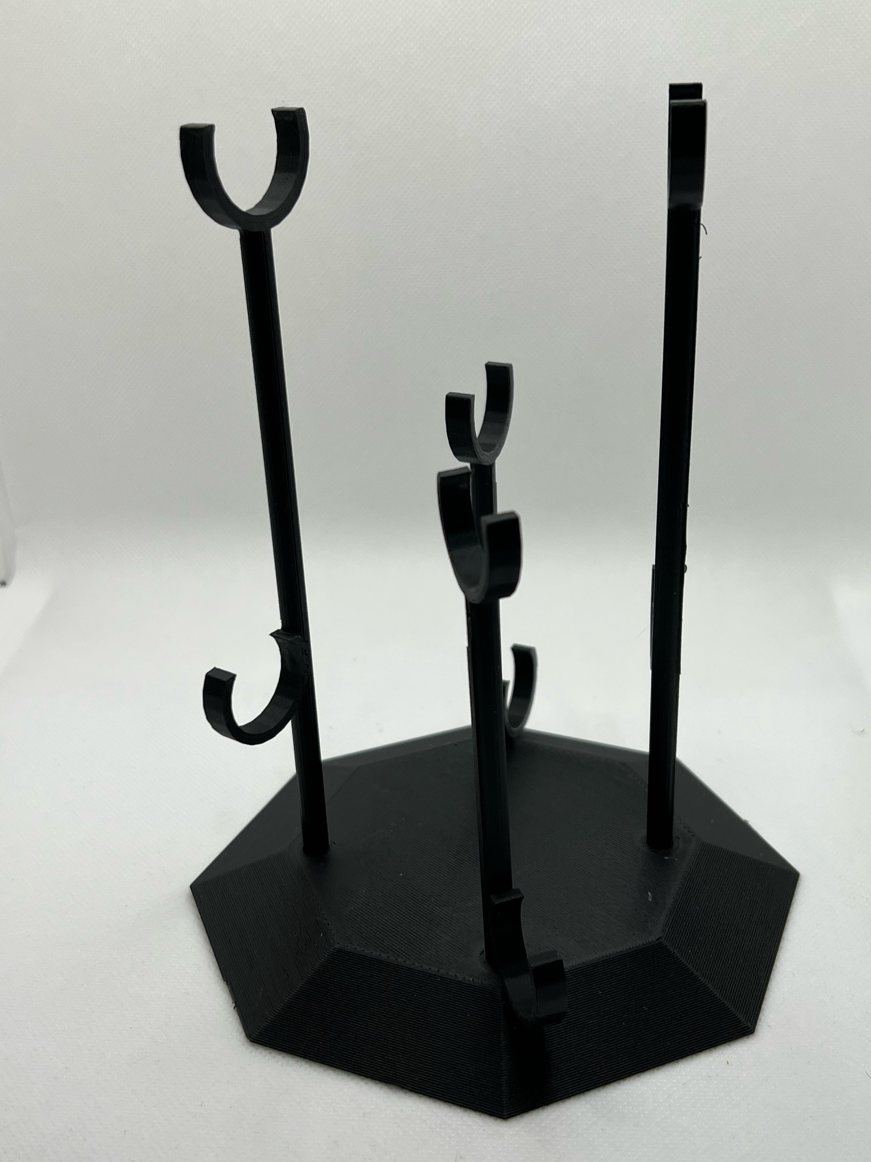 Intertwining Dragons Stand