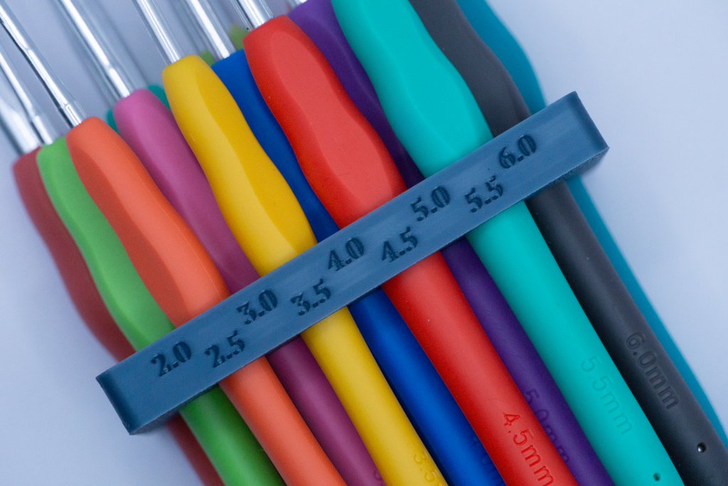 Crochet hooks holder (9 or 14 hooks)