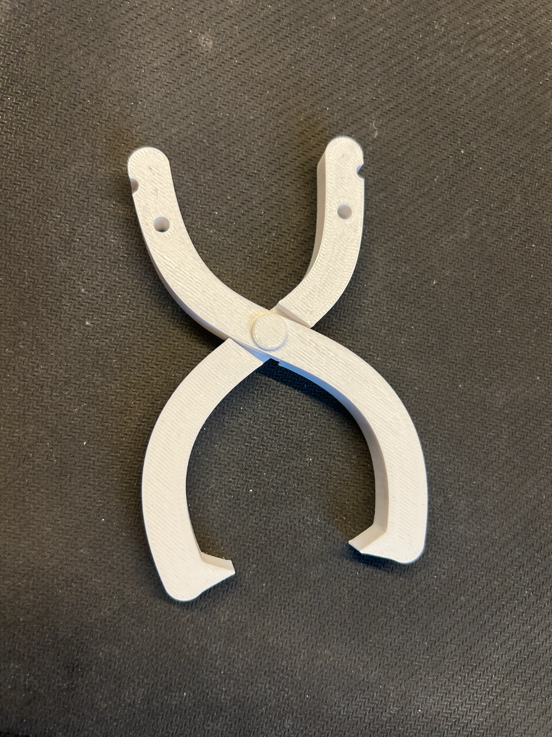 Clamp for spray painting (print in place)
