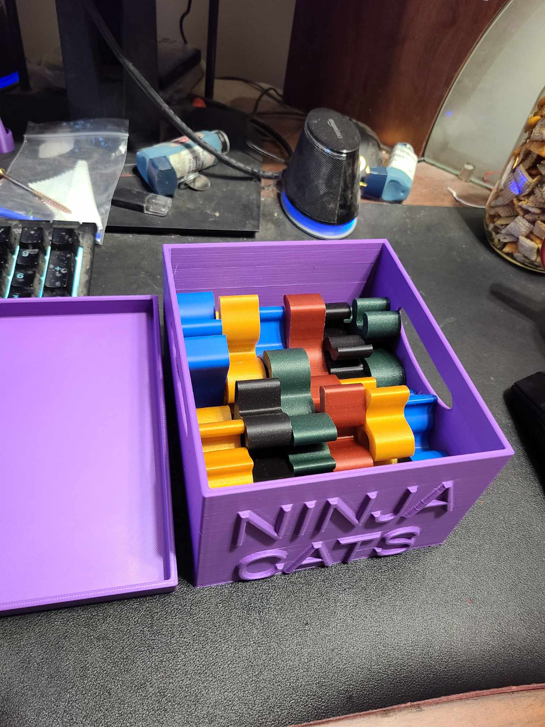 Box for ninja cats game