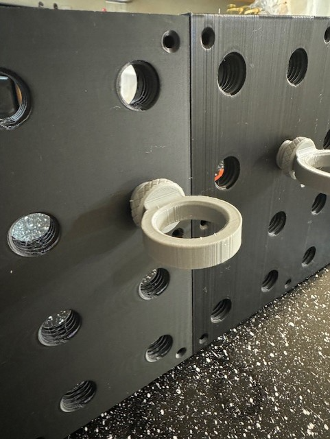 1 Inch ID Round Holder (Compatible with Threaded Pegboard)