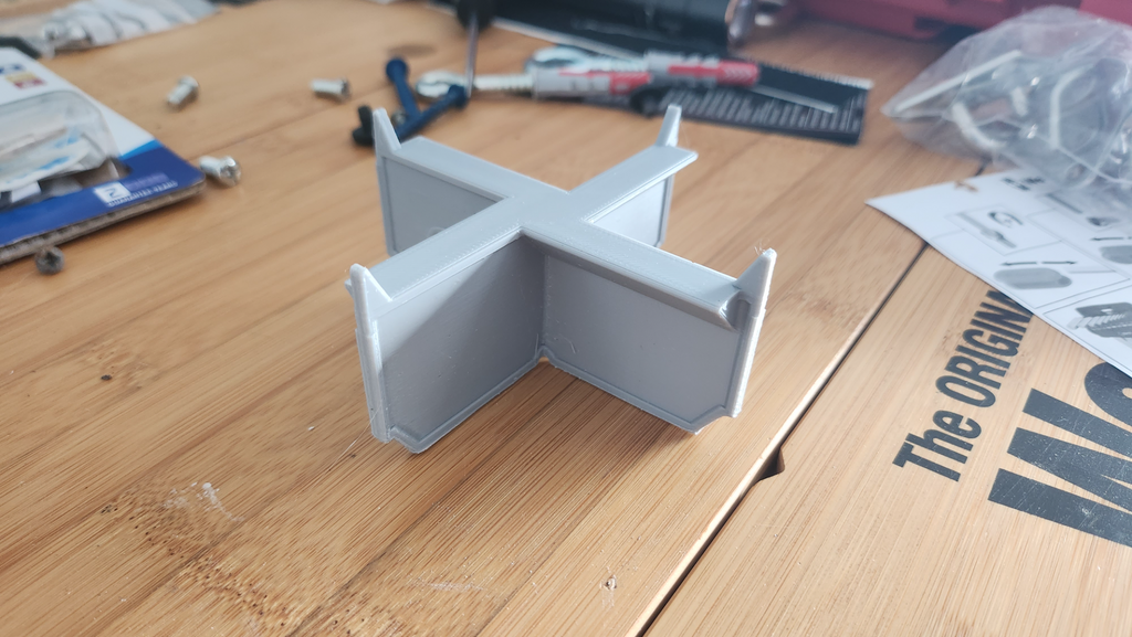 Packout low profile X divider for labels