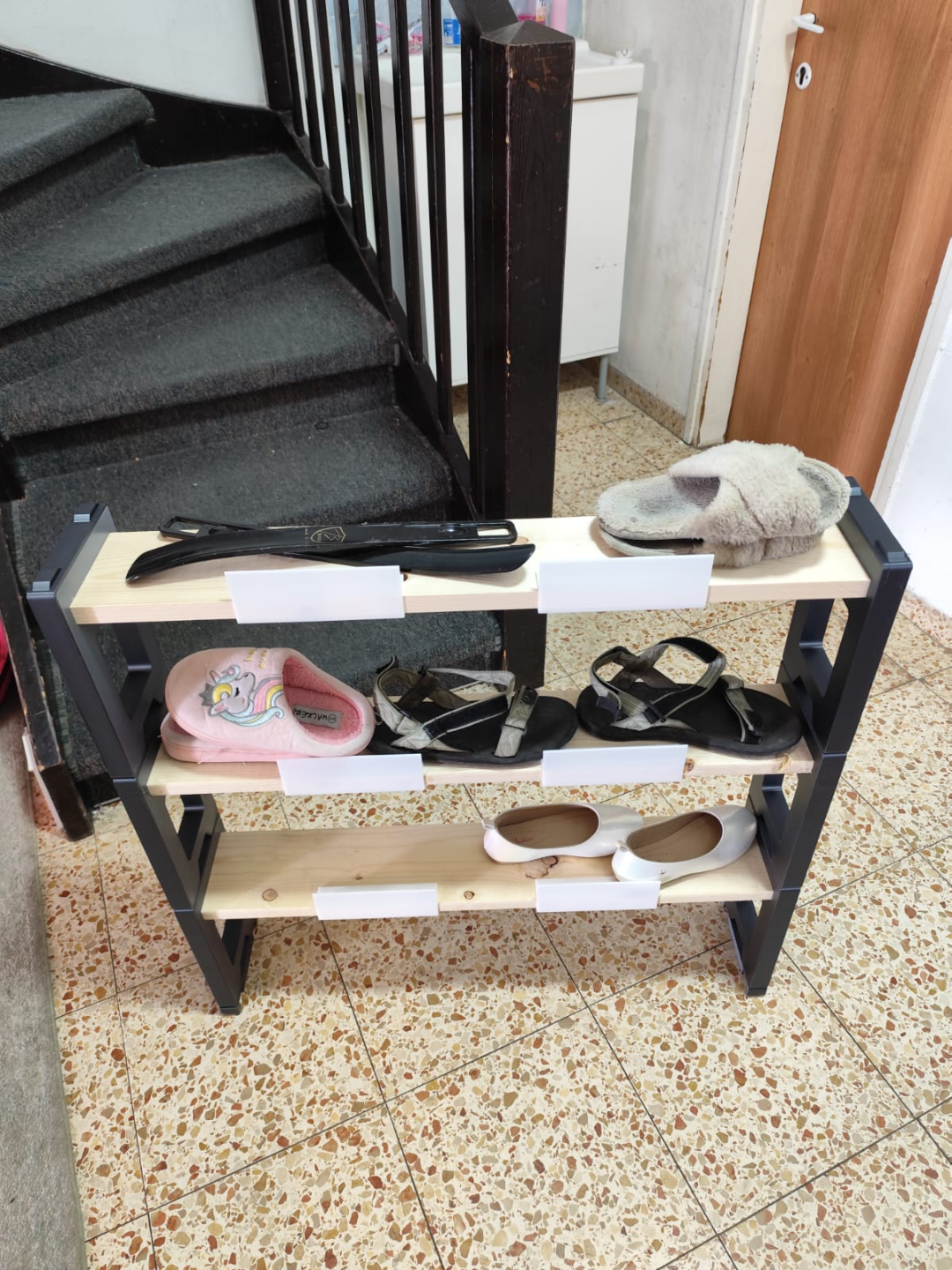 Modular shoe rack / stackable shelves