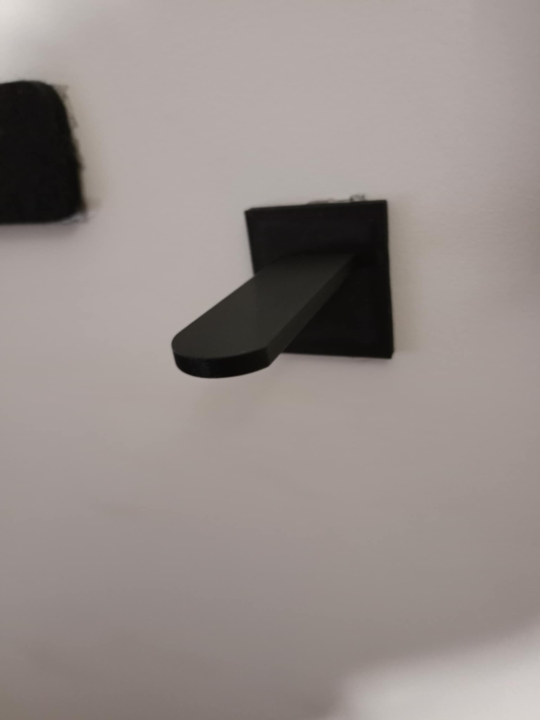 wall headphone stand