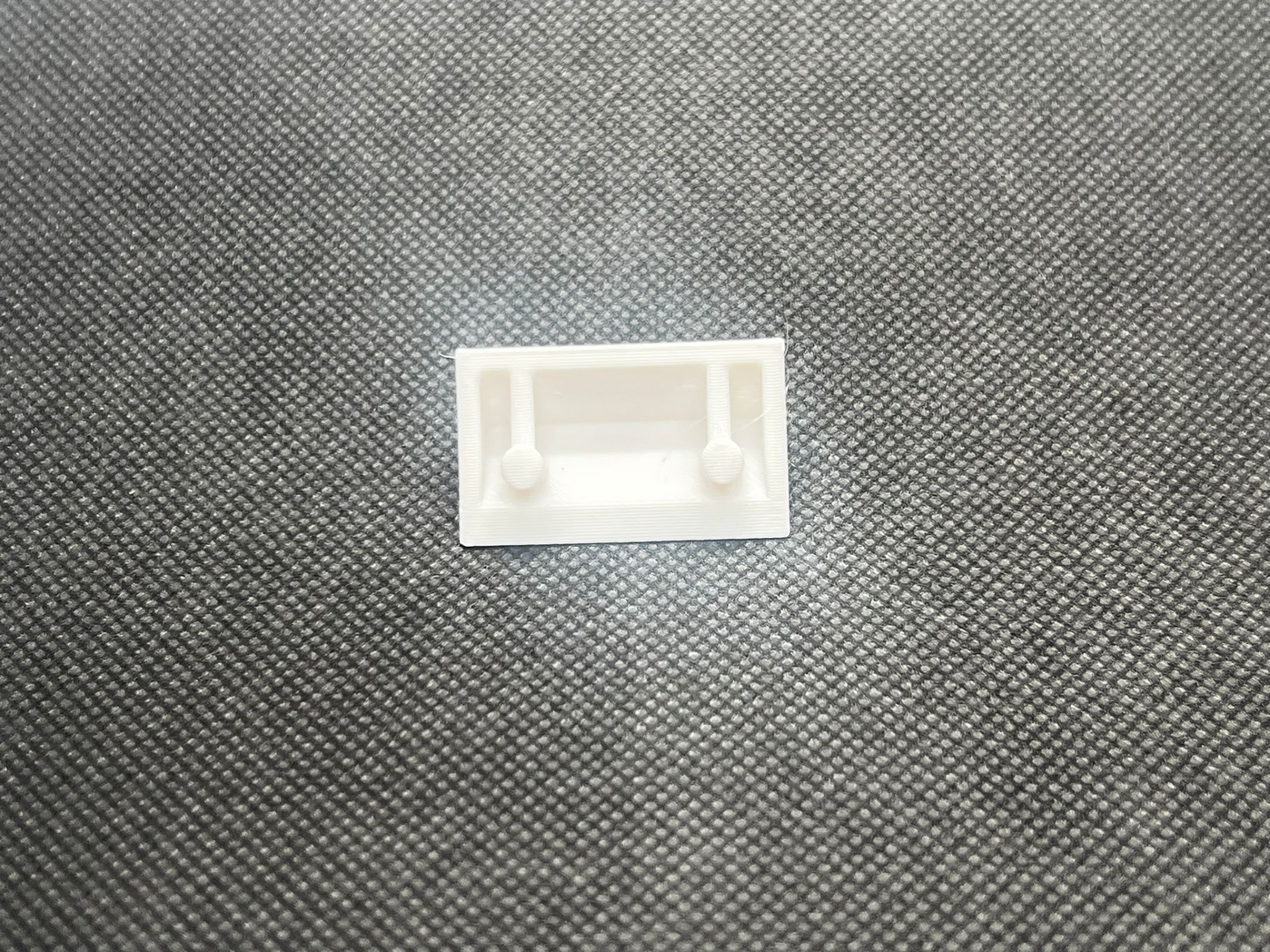 Cockspur window clip