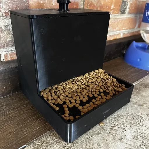 Automatic pet feeder