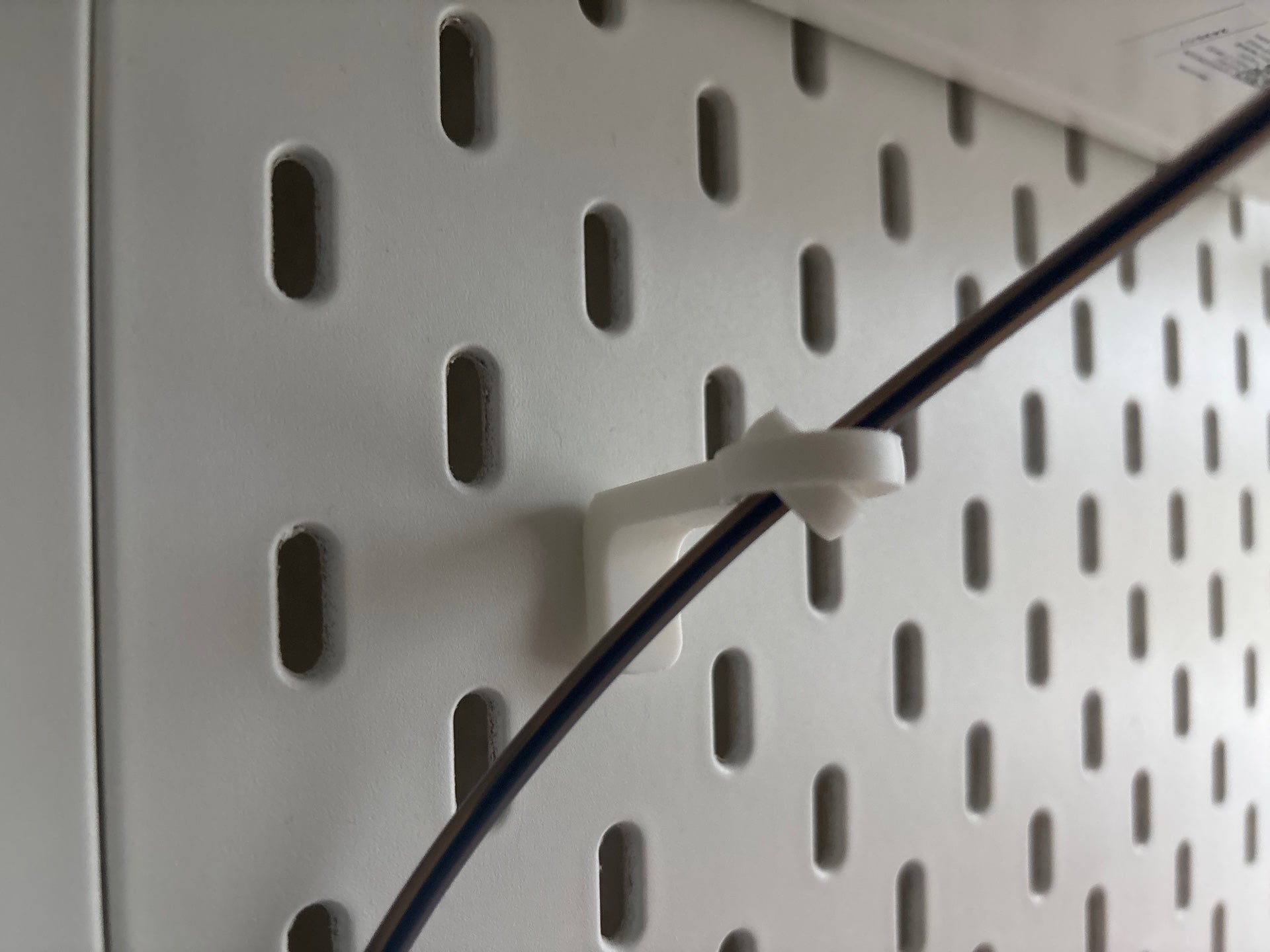 Skadis PTFE Tube Guide