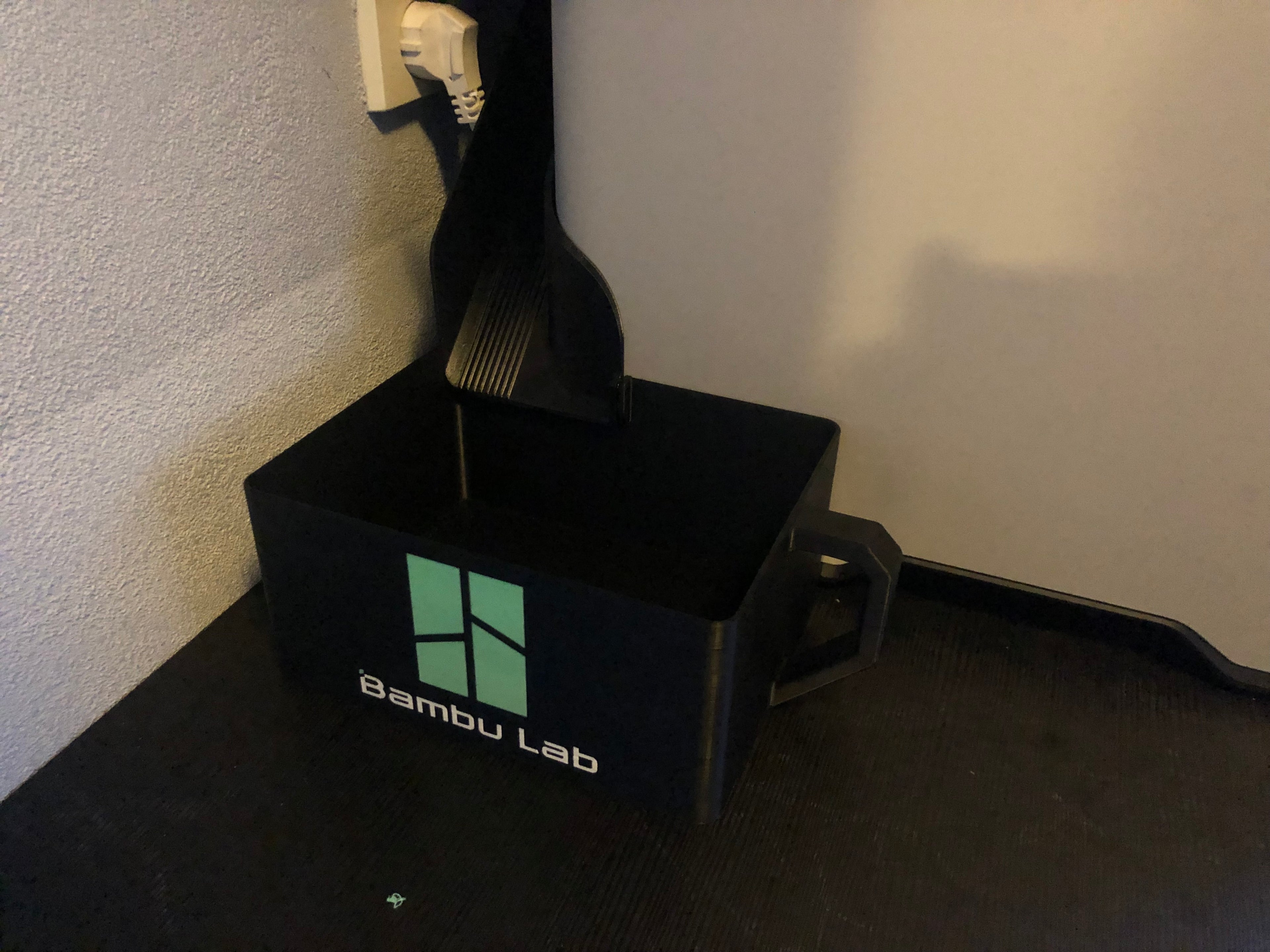 H2D poop bin fitting poop chute by FatCat