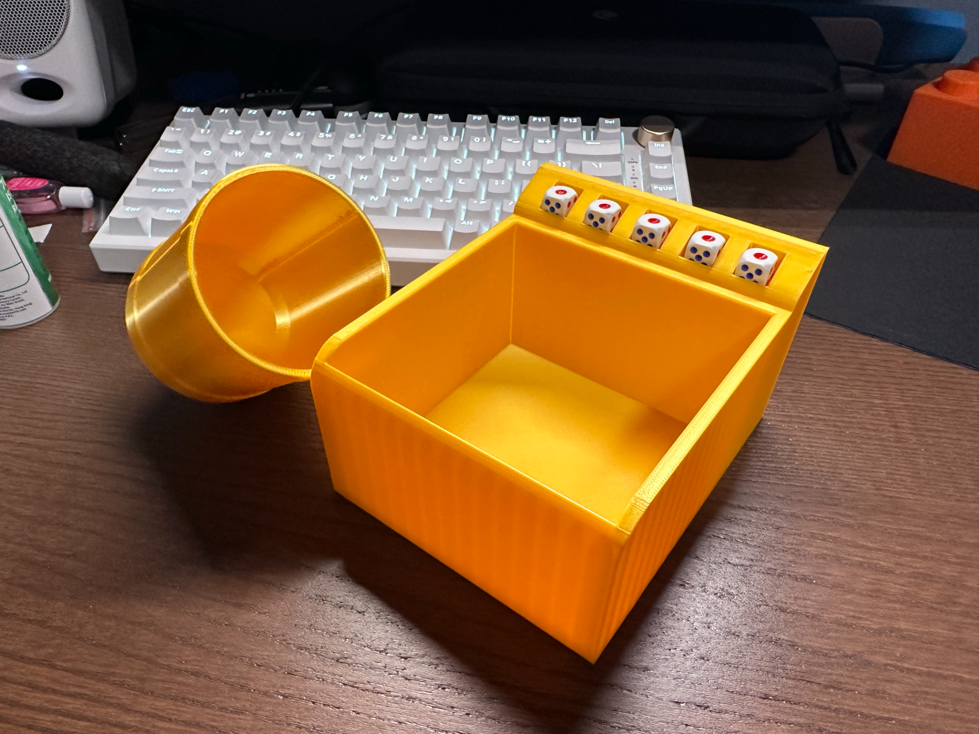 Yahtzee Playbox & Dice Cup