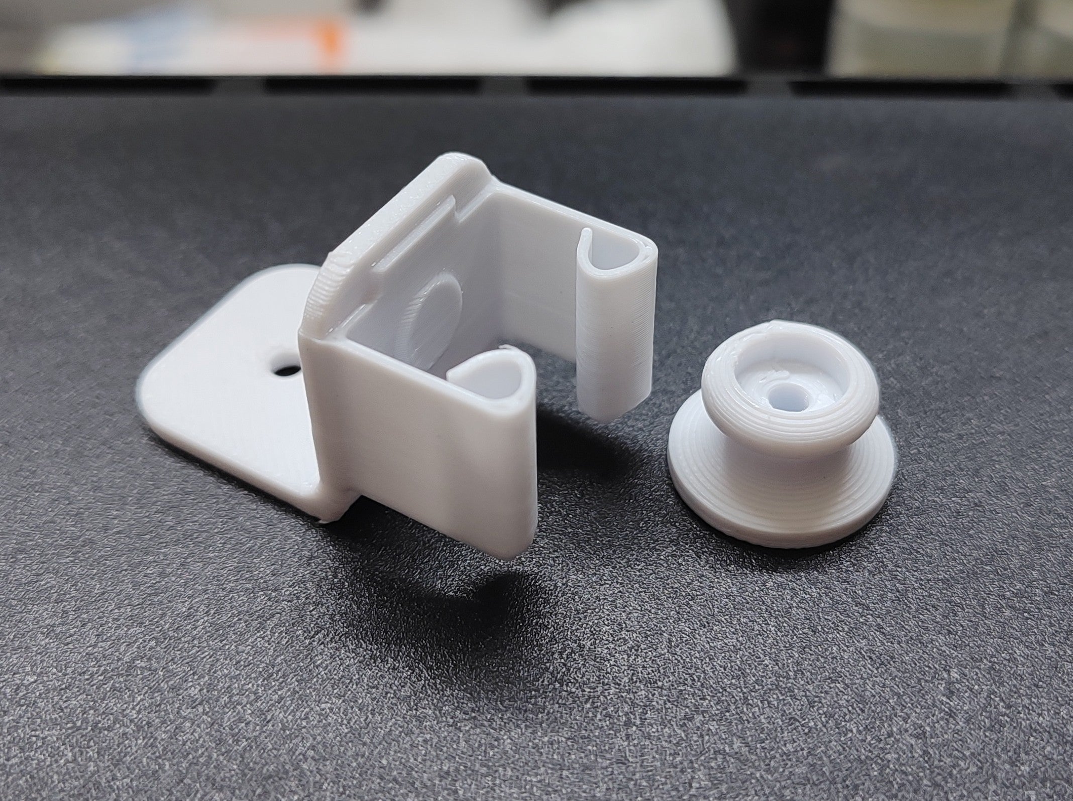 CABINET DOOR LATCH – M3 & M4