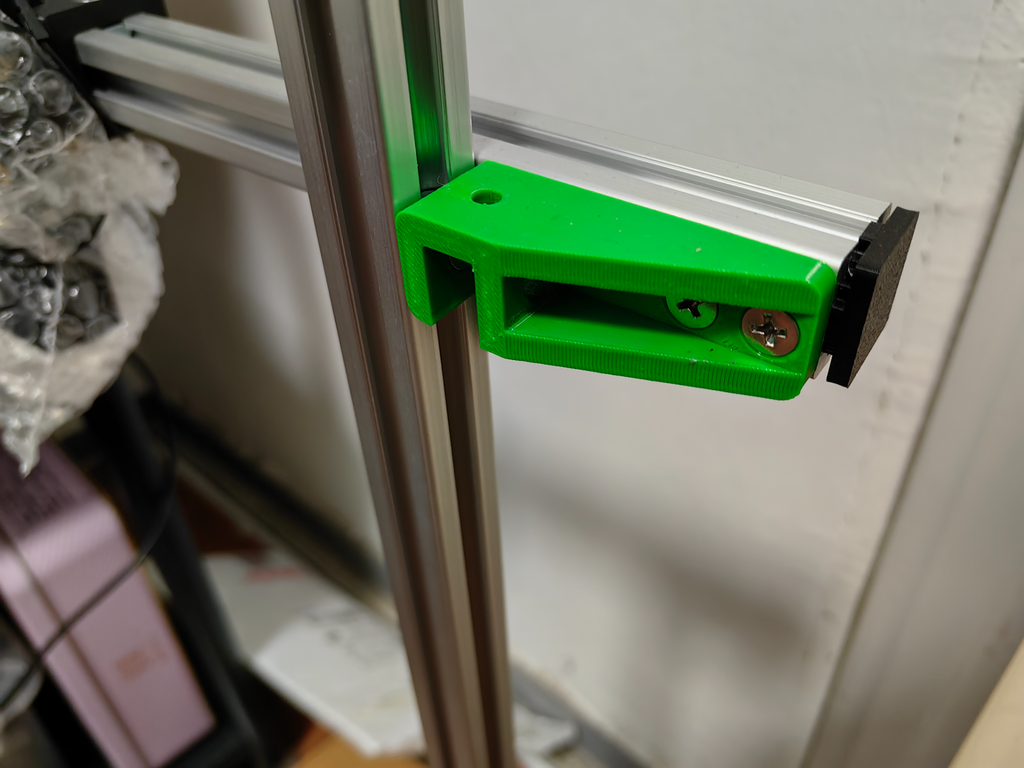 Triangle fastener