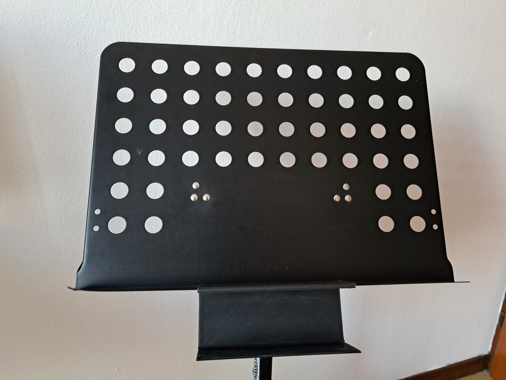 Music stand tray
