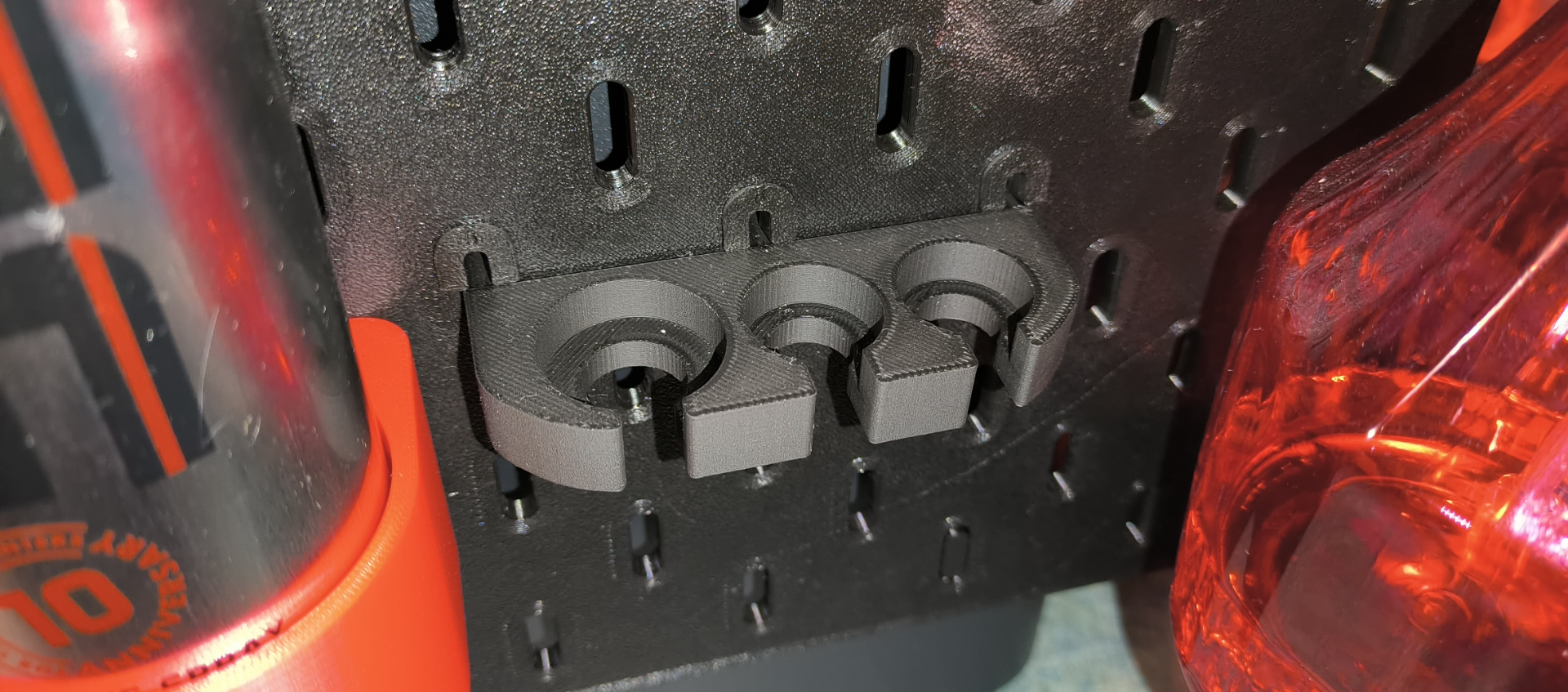 Skadis holder for 3 screwdrivers