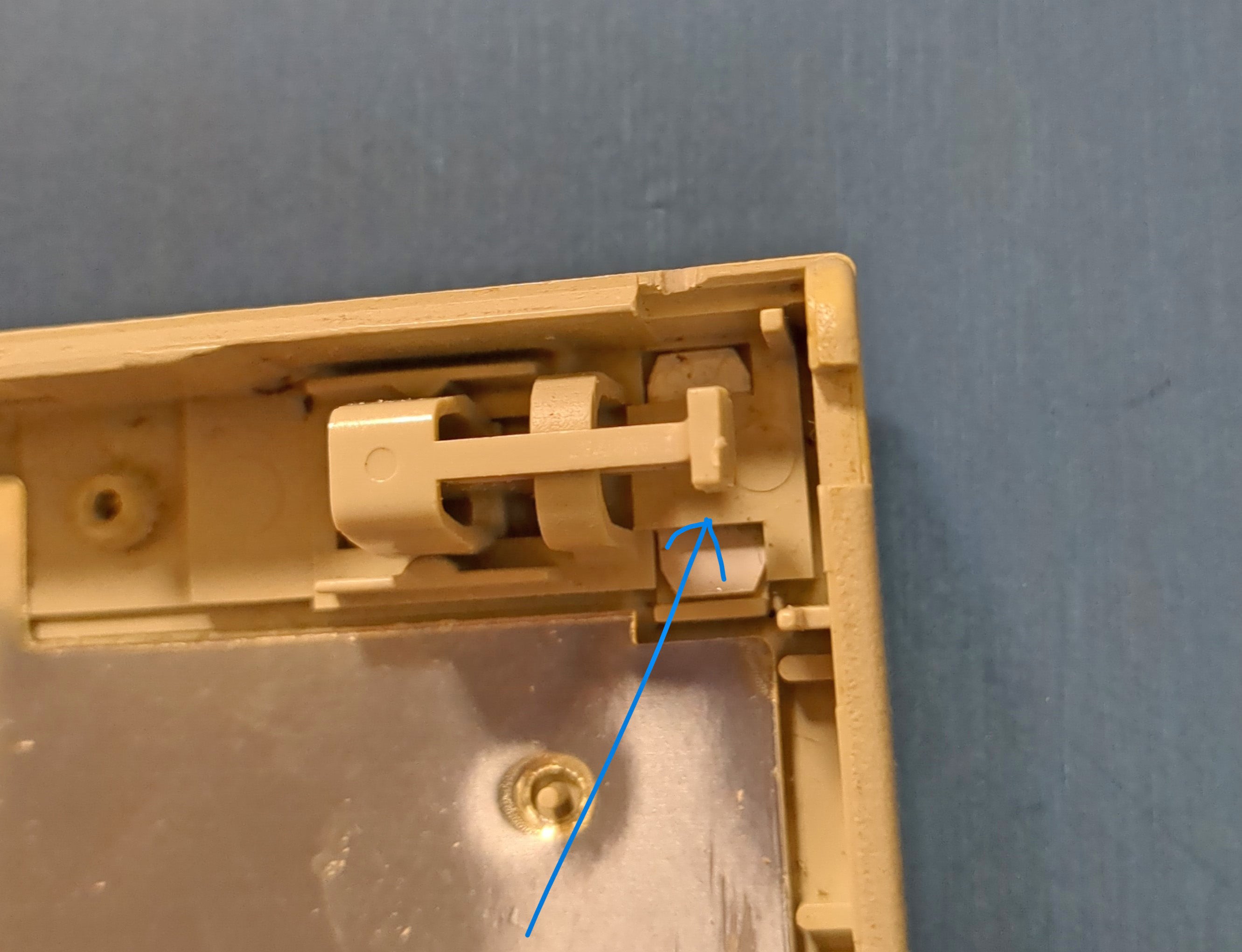 IBM PS/2 P70 / P75 keyboard lock repair