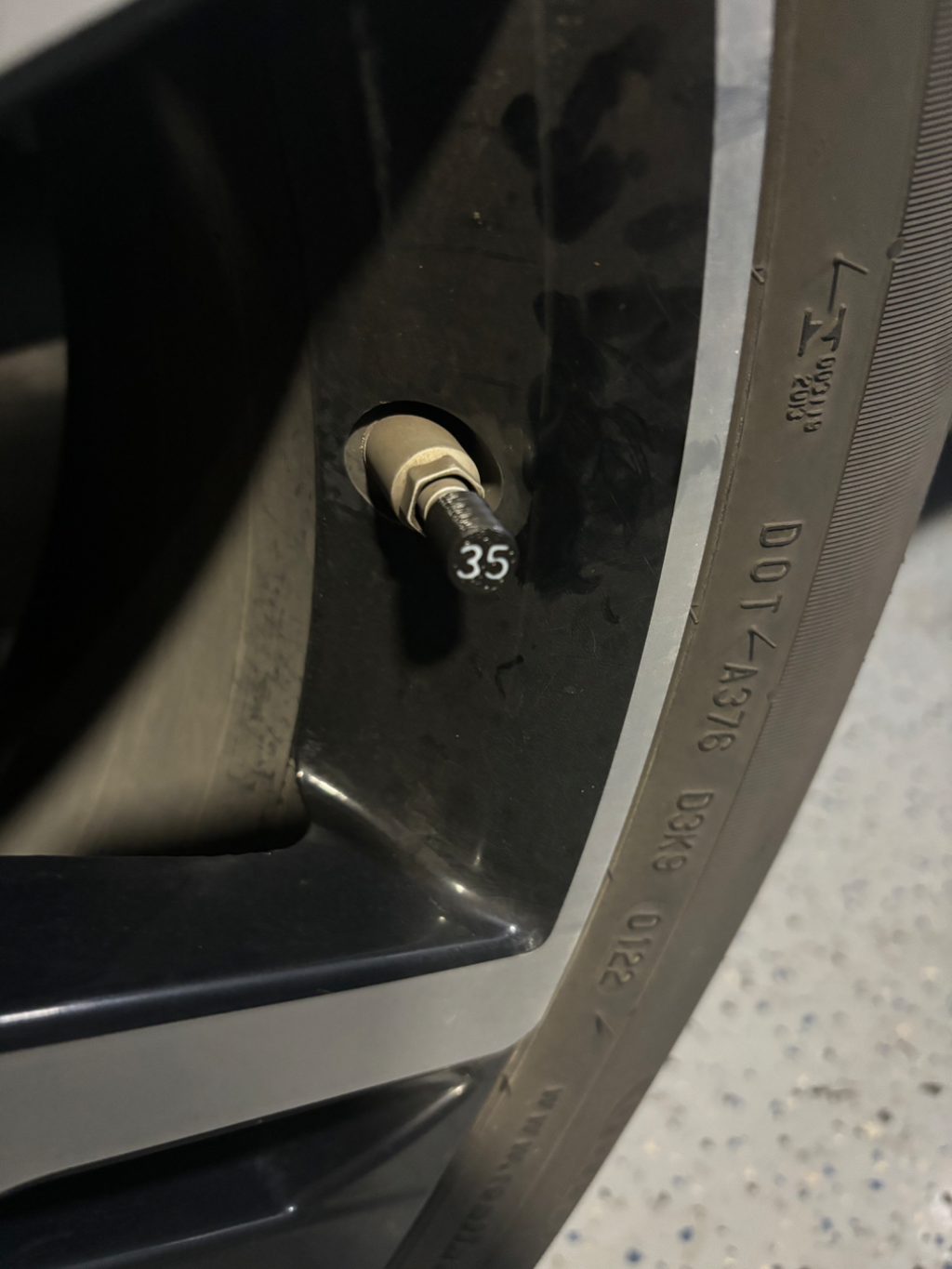 Tire Valve Cap with Pressure Number (Parametric)
